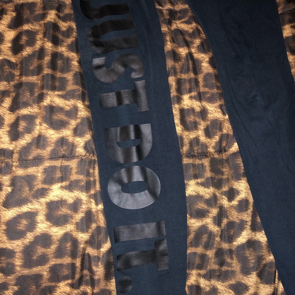 Black nike leggings!!